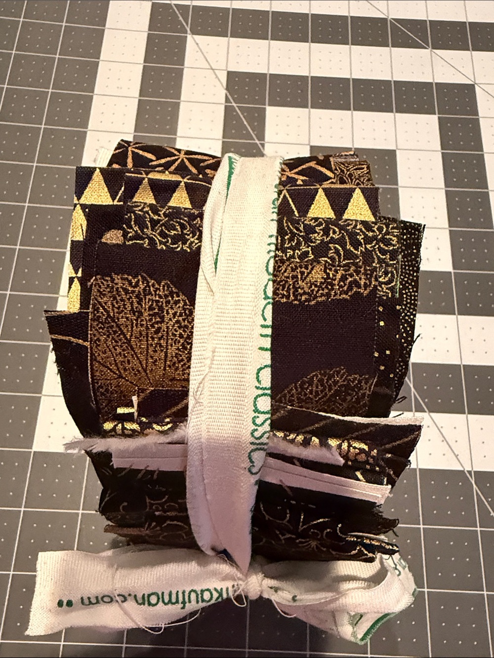2.5x 42” strips high quality cotton fabric Black & Gold Patterned - Picture 4 of 13